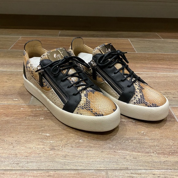 GIUSEPPE ZANOTTI
Frankie Giuseppe Zanotti Design sneakers size 42.5 - Picture 2 of 5